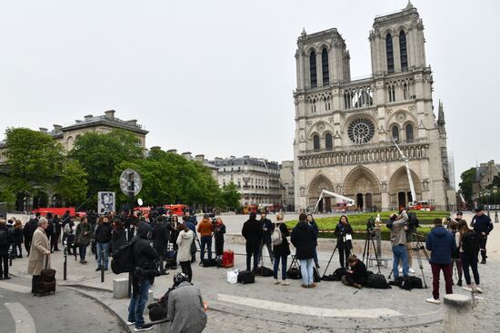Последствия пожара в соборе Парижской Богоматери