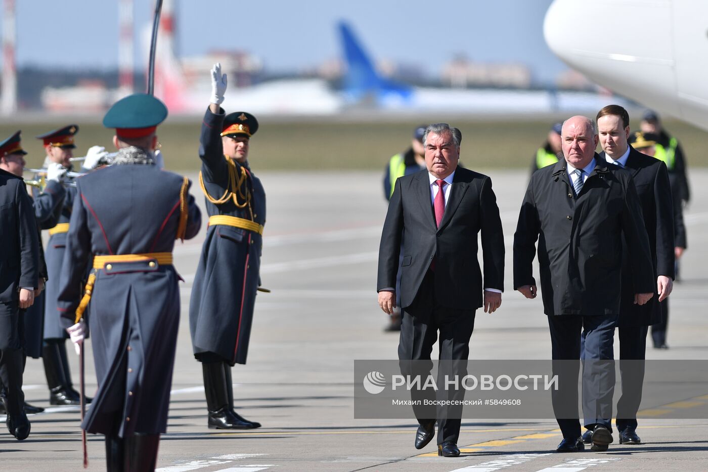 Прилет президента Таджикистана Э. Рахмона в Москву