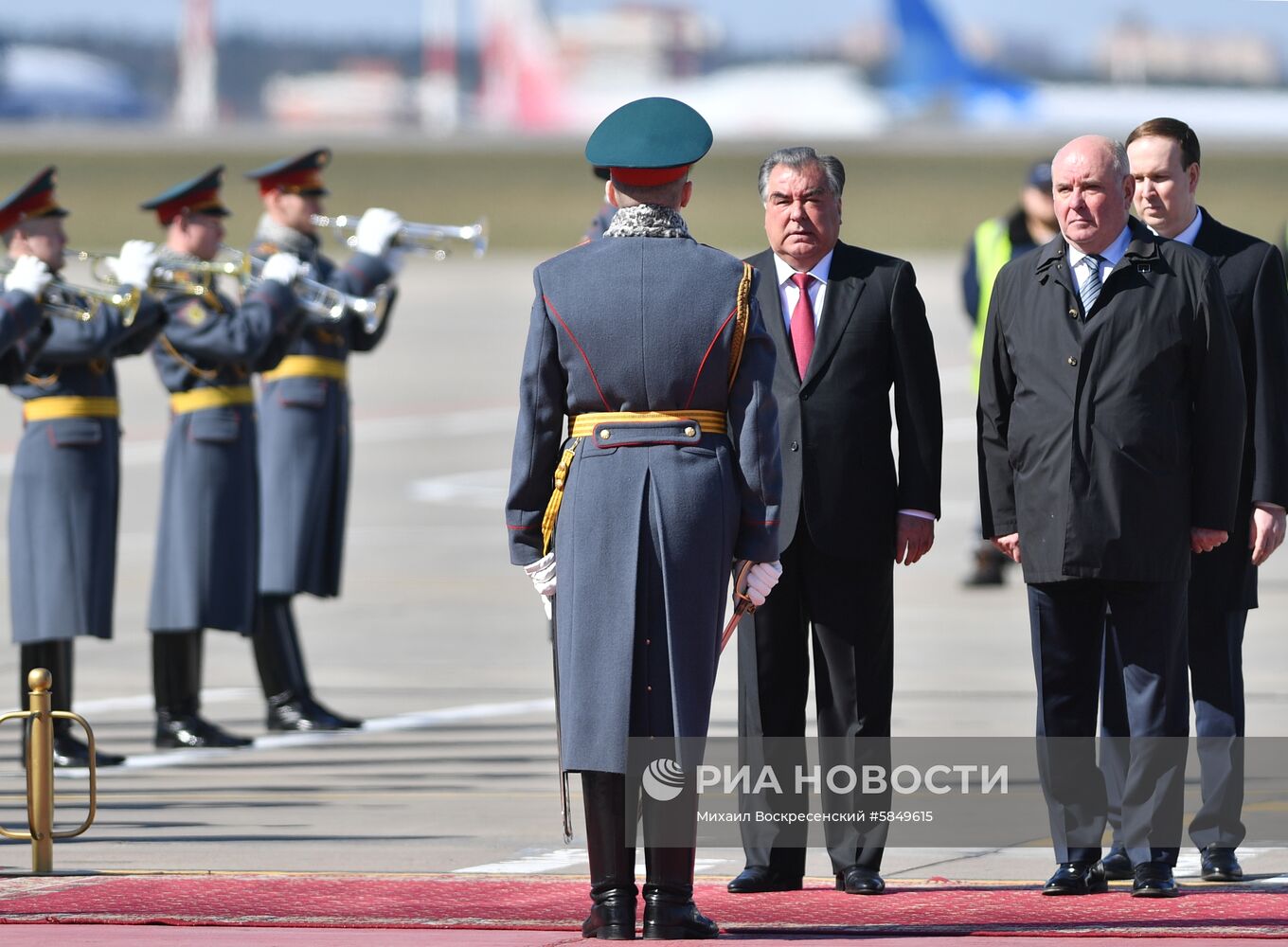 Прилет президента Таджикистана Э. Рахмона в Москву