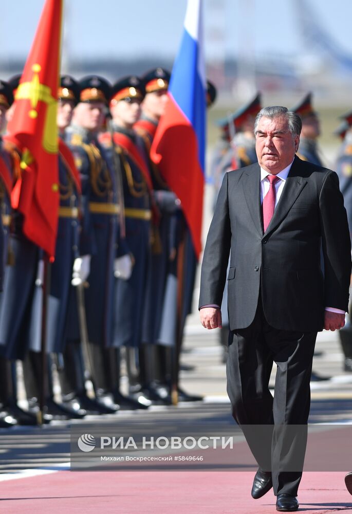 Прилет президента Таджикистана Э. Рахмона в Москву