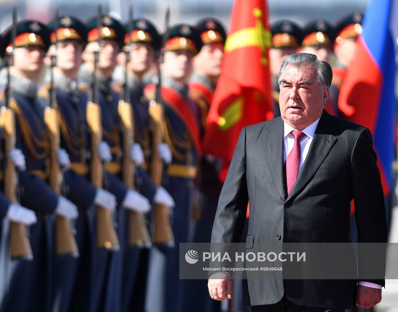 Прилет президента Таджикистана Э. Рахмона в Москву
