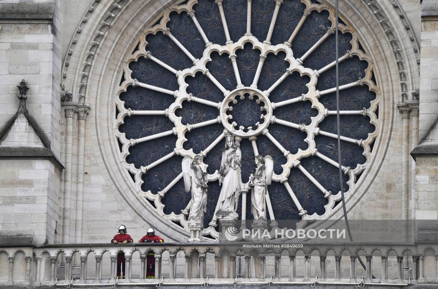 Последствия пожара в соборе Парижской Богоматери