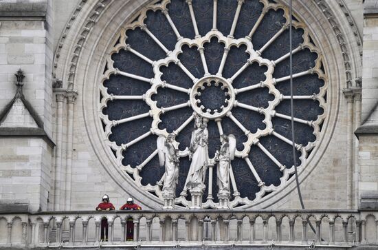 Последствия пожара в соборе Парижской Богоматери