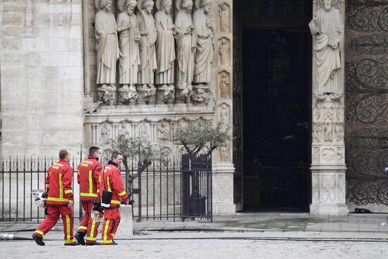 Последствия пожара в соборе Парижской Богоматери