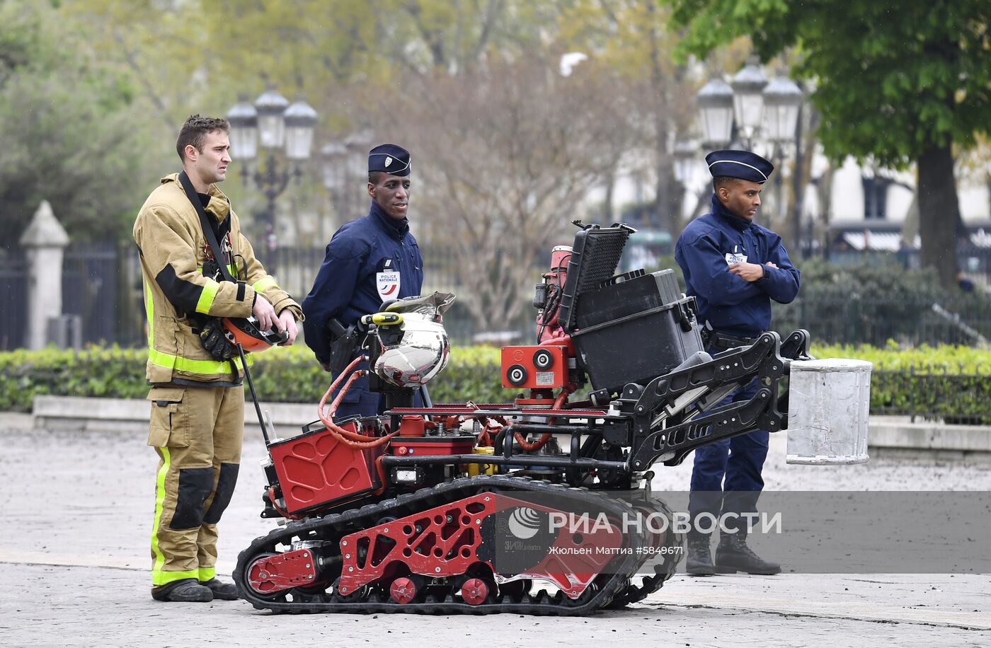 Последствия пожара в соборе Парижской Богоматери