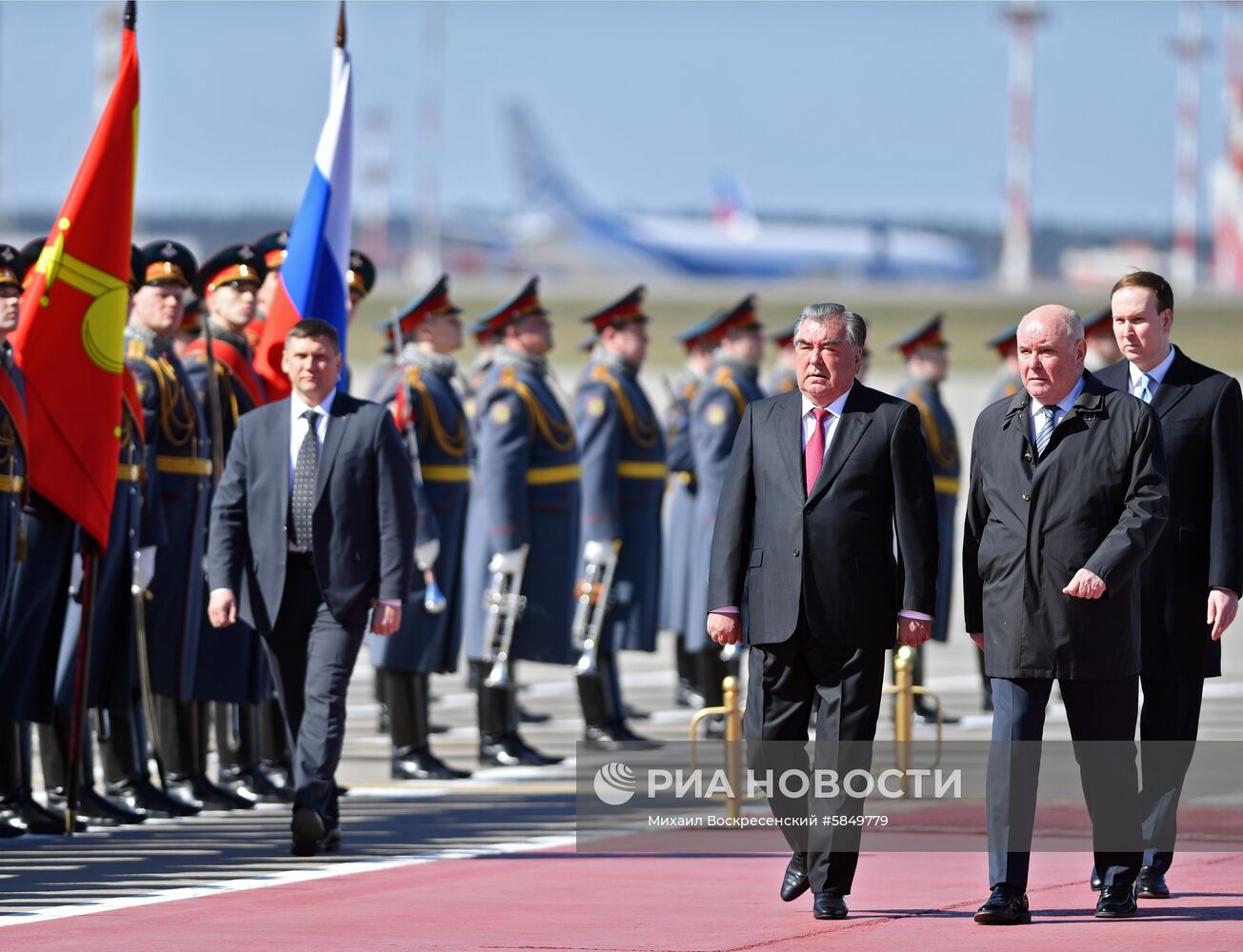 Прилет президента Таджикистана Э. Рахмона в Москву