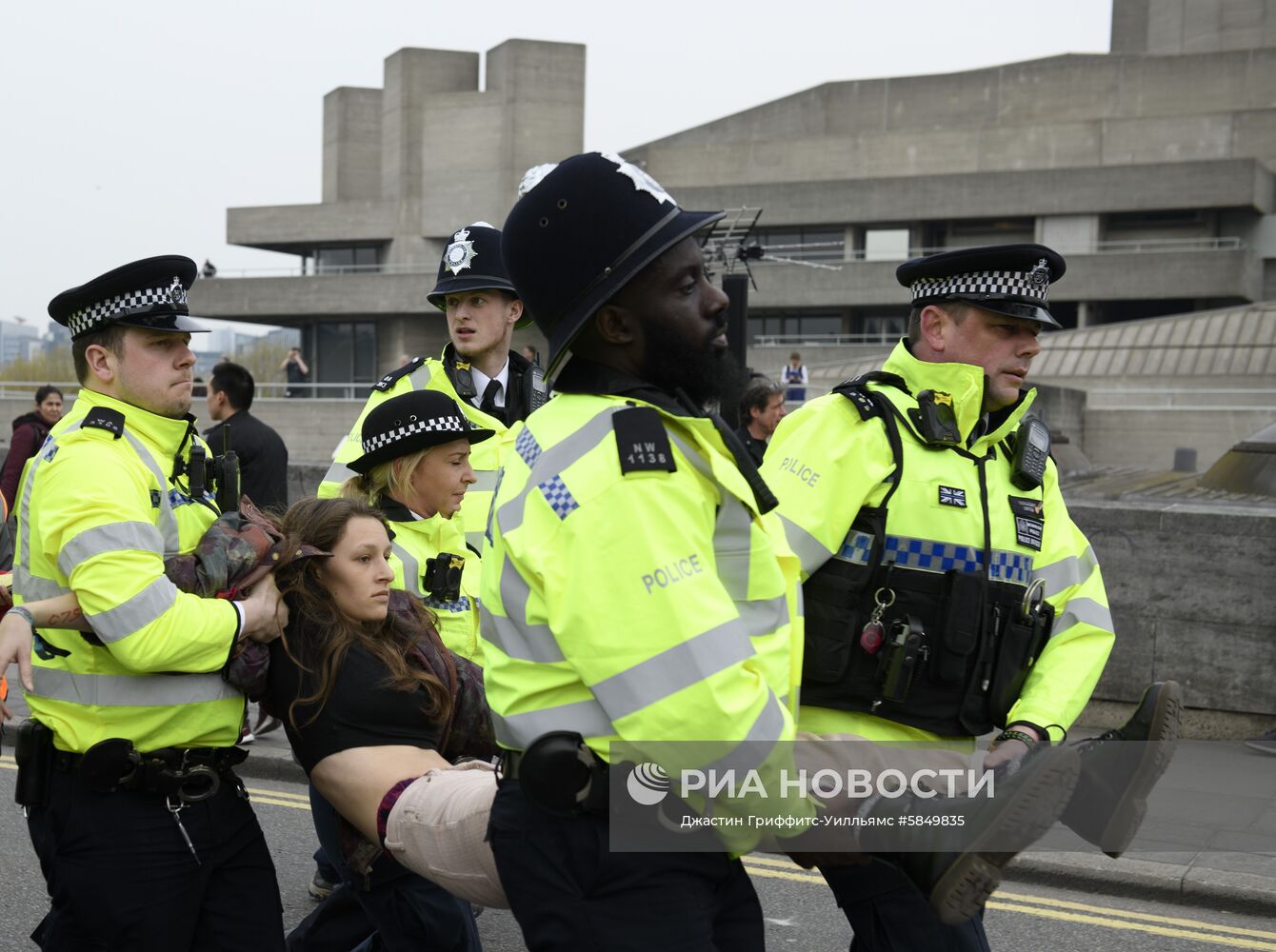 Акция в Лондоне против загрязнения окружающей среды