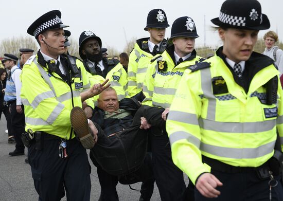 Акция в Лондоне против загрязнения окружающей среды
