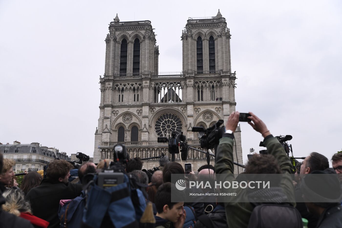 Последствия пожара в соборе Парижской Богоматери