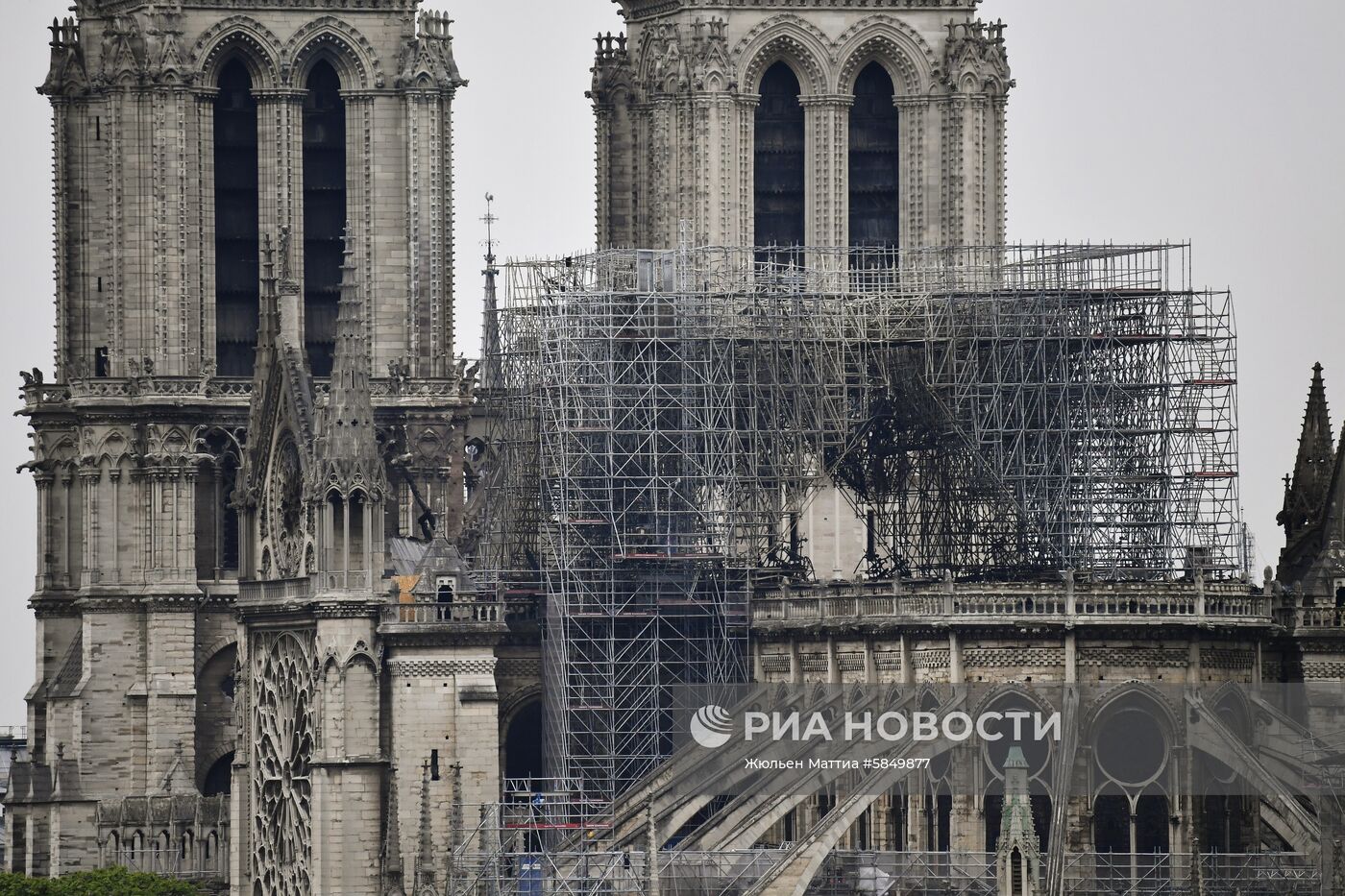 Последствия пожара в соборе Парижской Богоматери