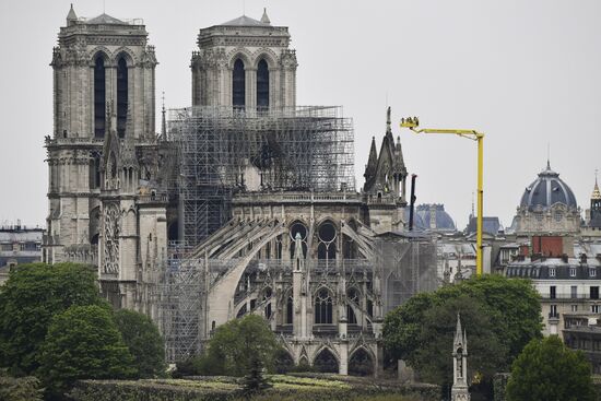 Последствия пожара в соборе Парижской Богоматери