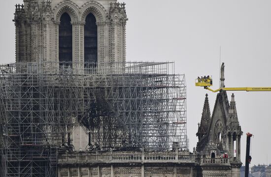 Последствия пожара в соборе Парижской Богоматери