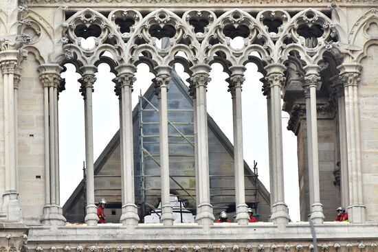 Последствия пожара в соборе Парижской Богоматери