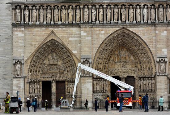 Последствия пожара в соборе Парижской Богоматери