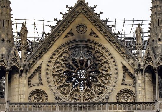 Последствия пожара в соборе Парижской Богоматери