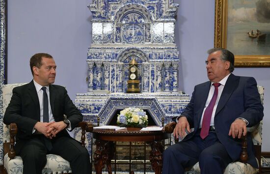 Премьер-министр РФ Д. Медведев встретился с президентом Таджикистана Э. Рахмоном