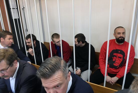 Рассмотрение ходатайства о продлении ареста украинским морякам