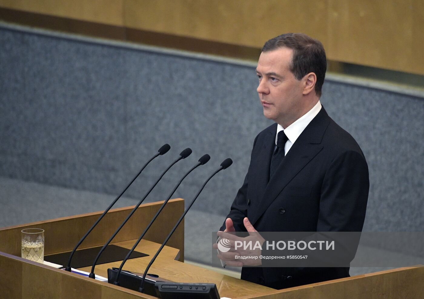 Премьер-министр РФ Д. Медведев выступил в Государственной Думе РФ
