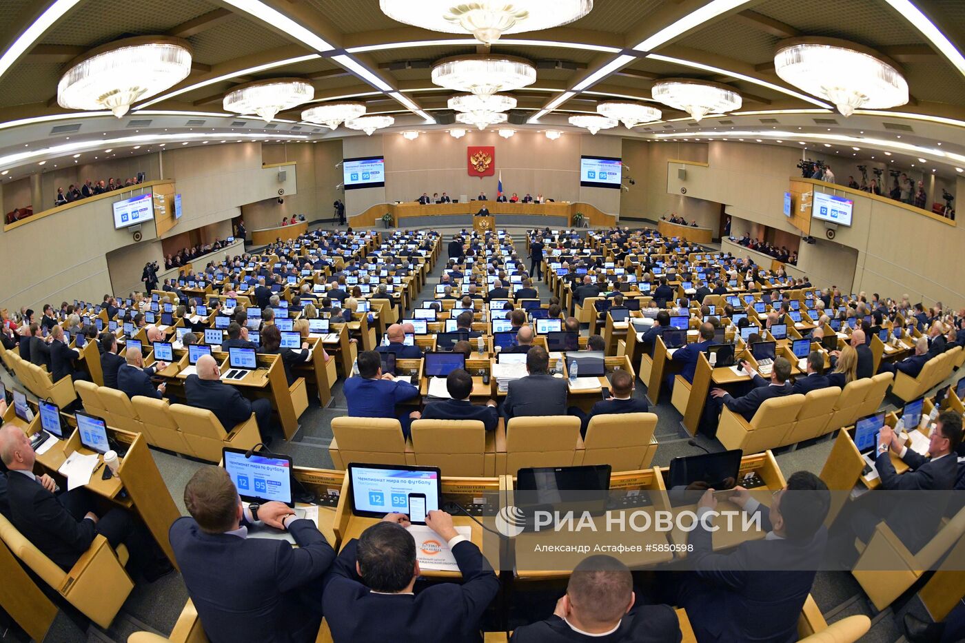 Премьер-министр РФ Д. Медведев выступил в Государственной Думе РФ