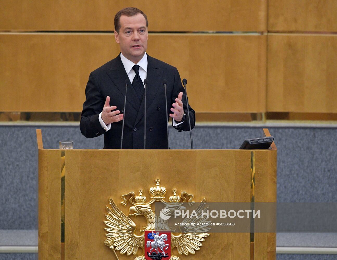Премьер-министр РФ Д. Медведев выступил в Государственной Думе РФ