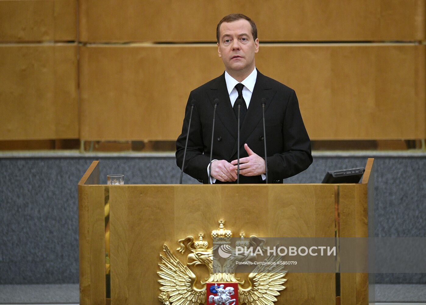 Премьер-министр РФ Д. Медведев выступил в Государственной Думе РФ