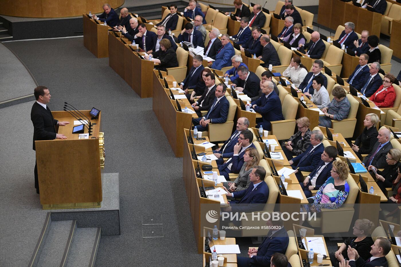 Премьер-министр РФ Д. Медведев выступил в Государственной Думе РФ