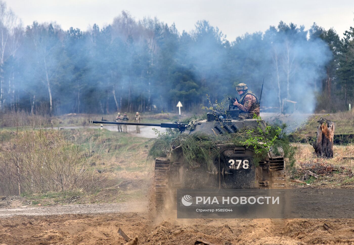 Военные учения на полигоне Яворовский во Львовской области