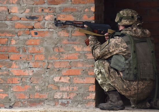 Военные учения на полигоне Яворовский во Львовской области