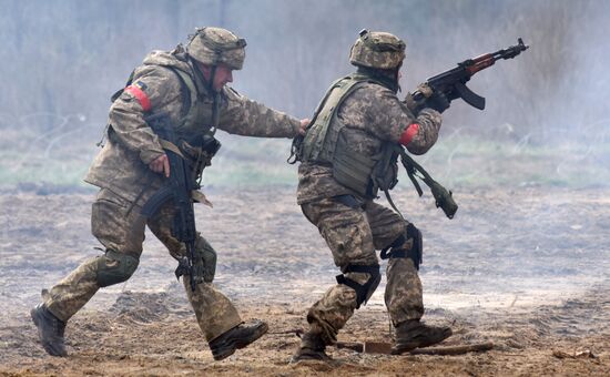 Военные учения на полигоне Яворовский во Львовской области