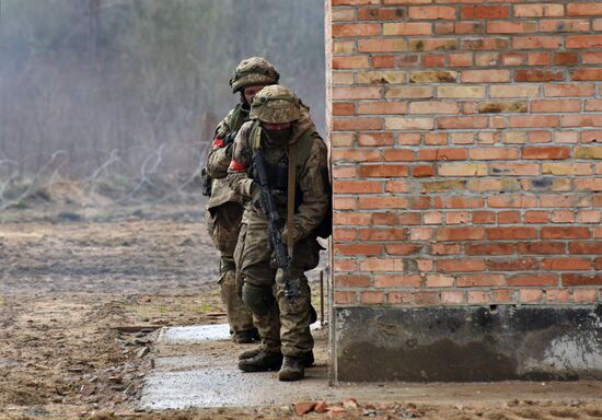 Военные учения на полигоне Яворовский во Львовской области