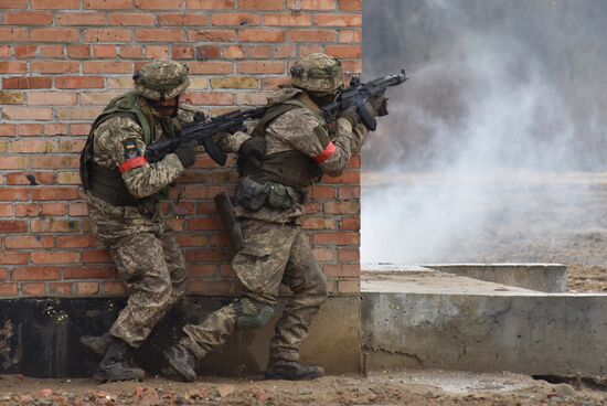 Военные учения на полигоне Яворовский во Львовской области