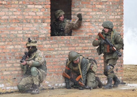 Военные учения на полигоне Яворовский во Львовской области