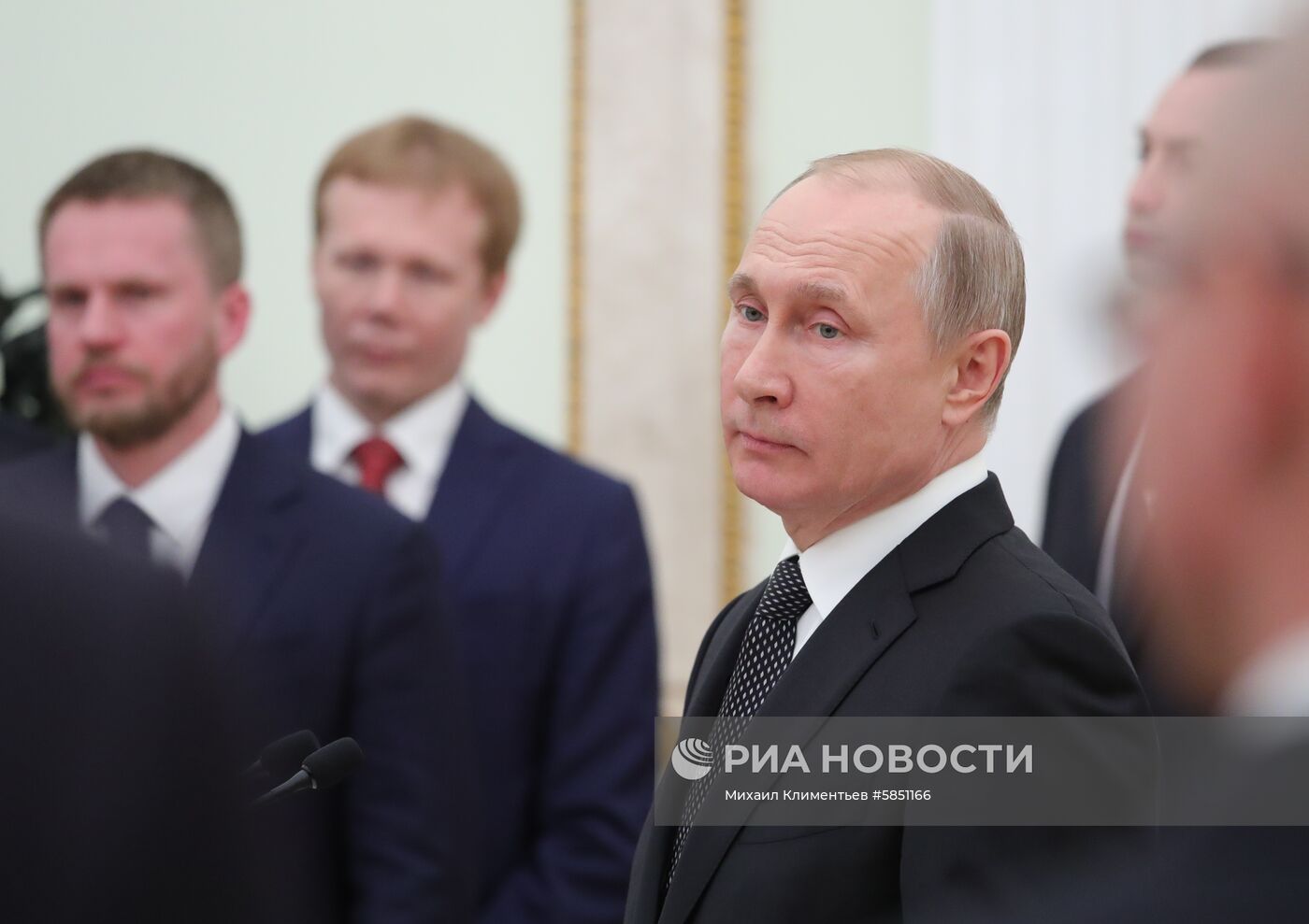 Президент РФ В. Путин встретился с выпускниками второго потока программы развития управленческого кадрового резерва