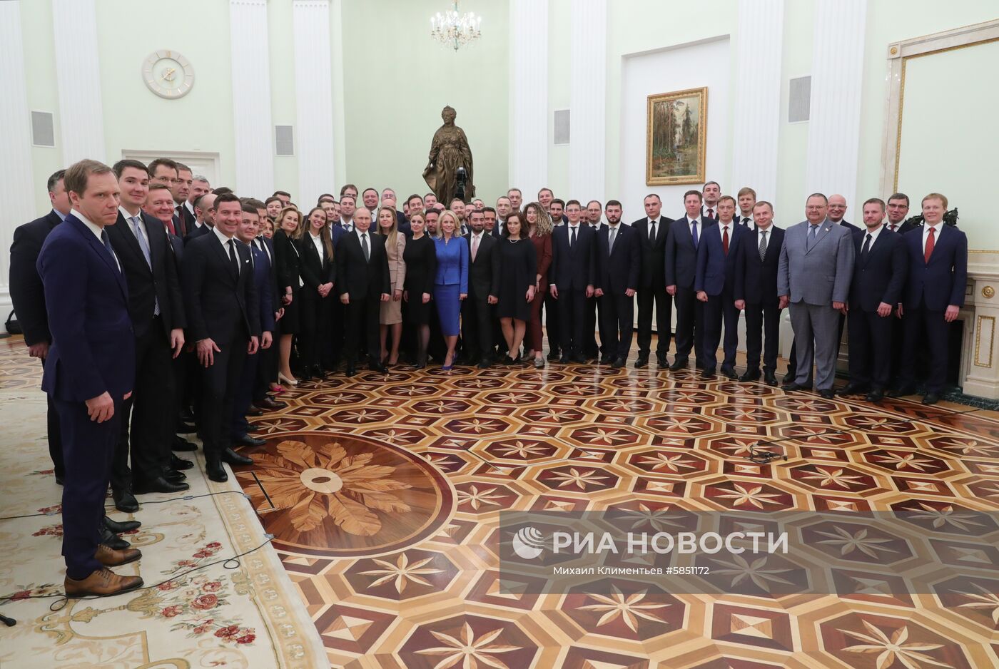 Президент РФ В. Путин встретился с выпускниками второго потока программы развития управленческого кадрового резерва