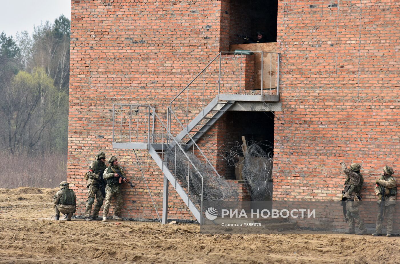 Военные учения на полигоне Яворовский во Львовской области