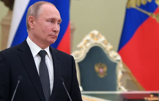 Президент РФ В. Путин встретился с выпускниками второго потока программы развития управленческого кадрового резерва