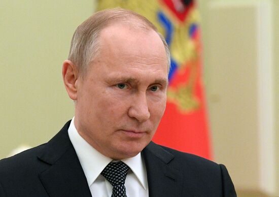 Президент РФ В. Путин встретился с выпускниками второго потока программы развития управленческого кадрового резерва