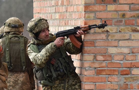 Военные учения на полигоне Яворовский во Львовской области