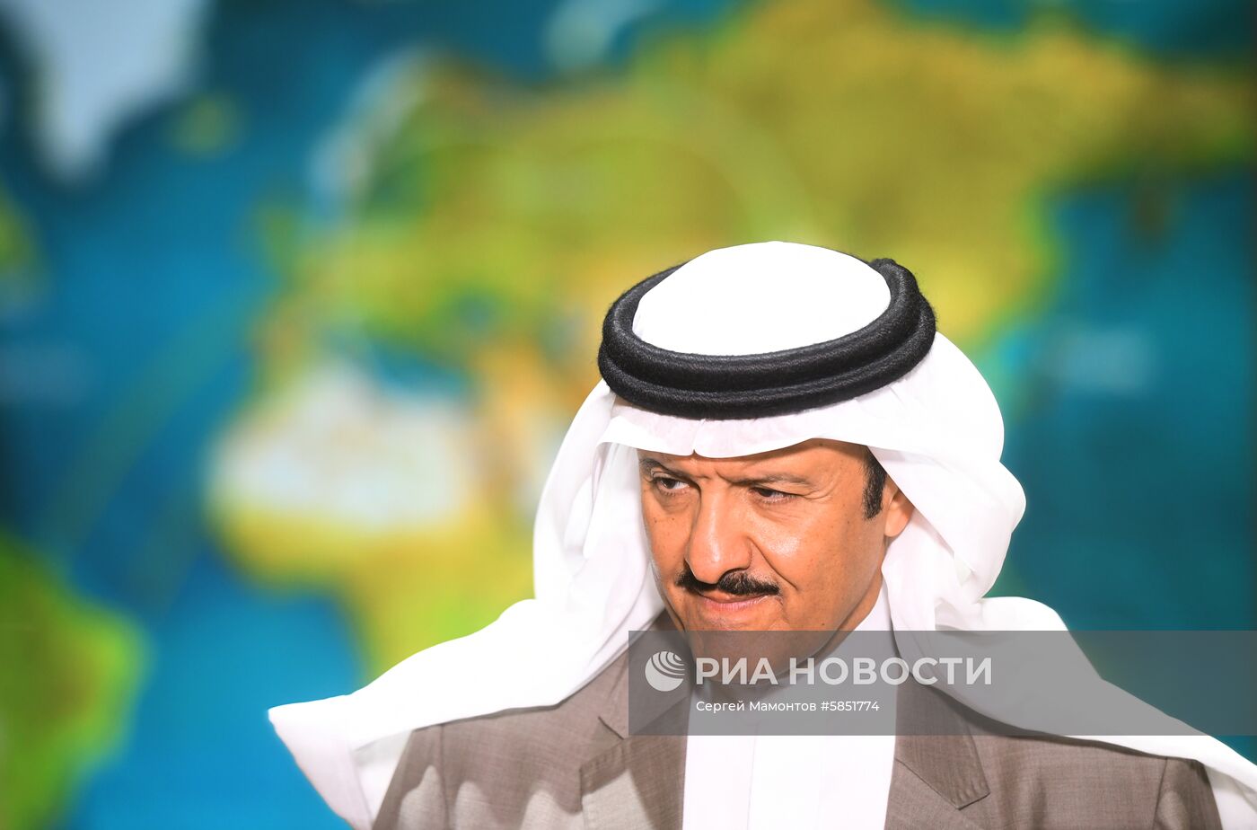 Саудовский принц посетил Центр управления полетами