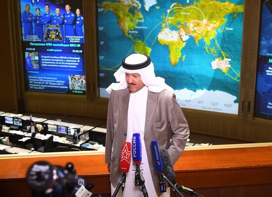 Саудовский принц посетил Центр управления полетами