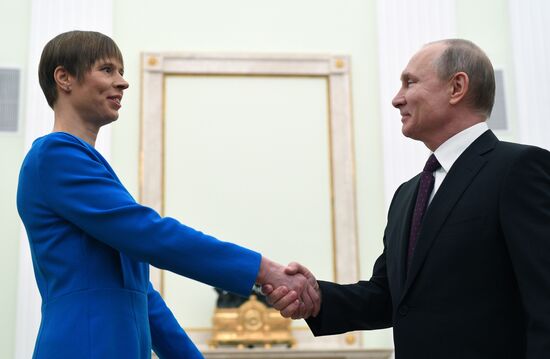Президент РФ В. Путин встретился с президентом Эстонии К. Кальюлайд