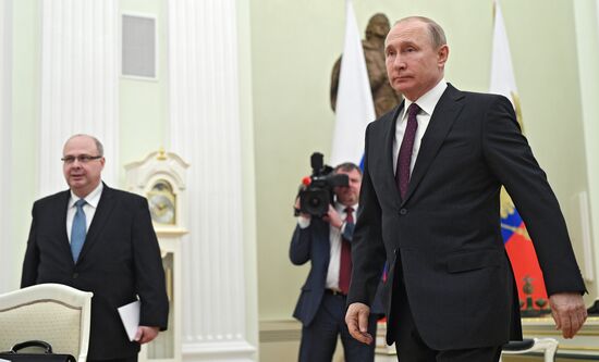 Президент РФ В. Путин встретился с президентом Эстонии К. Кальюлайд