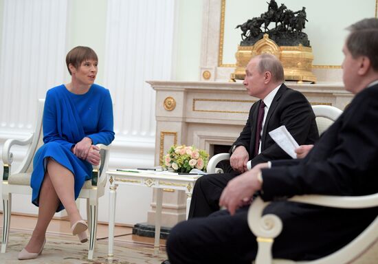 Президент РФ В. Путин встретился с президентом Эстонии К. Кальюлайд