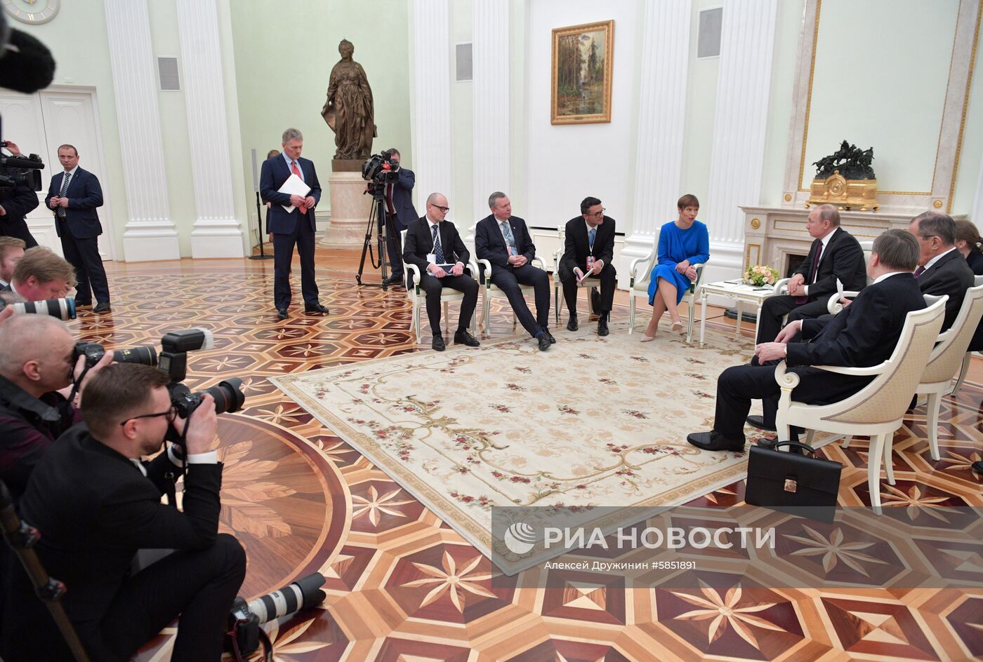 Президент РФ В. Путин встретился с президентом Эстонии К. Кальюлайд