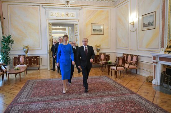 Президент РФ В. Путин встретился с президентом Эстонии К. Кальюлайд