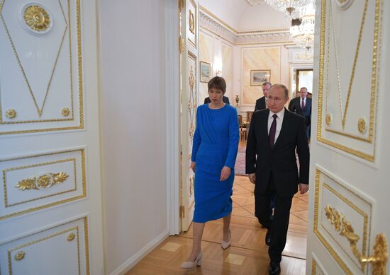 Президент РФ В. Путин встретился с президентом Эстонии К. Кальюлайд