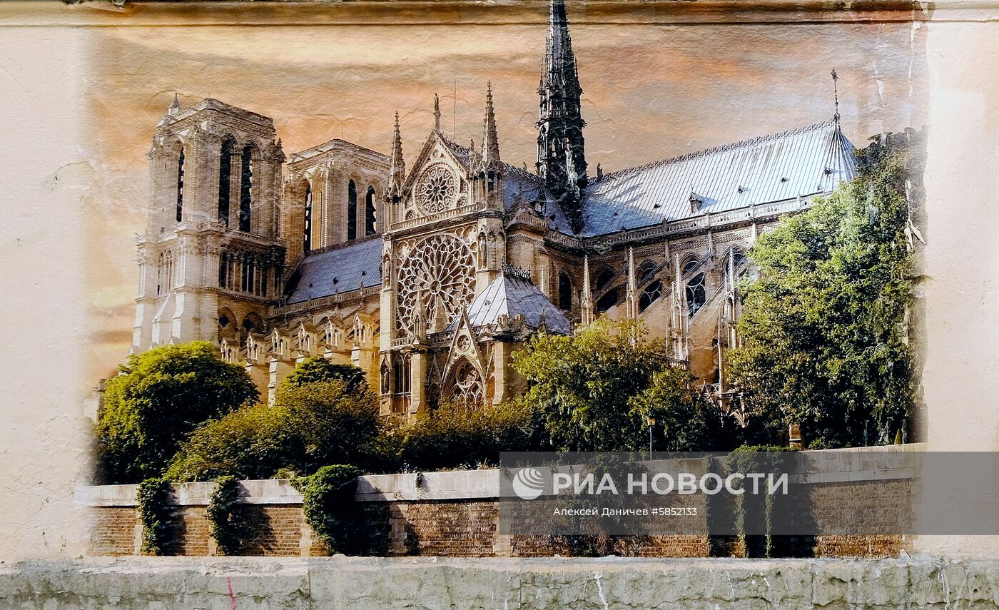 Фреска с изображением собора Парижской Богоматери в Санкт-Петербурге