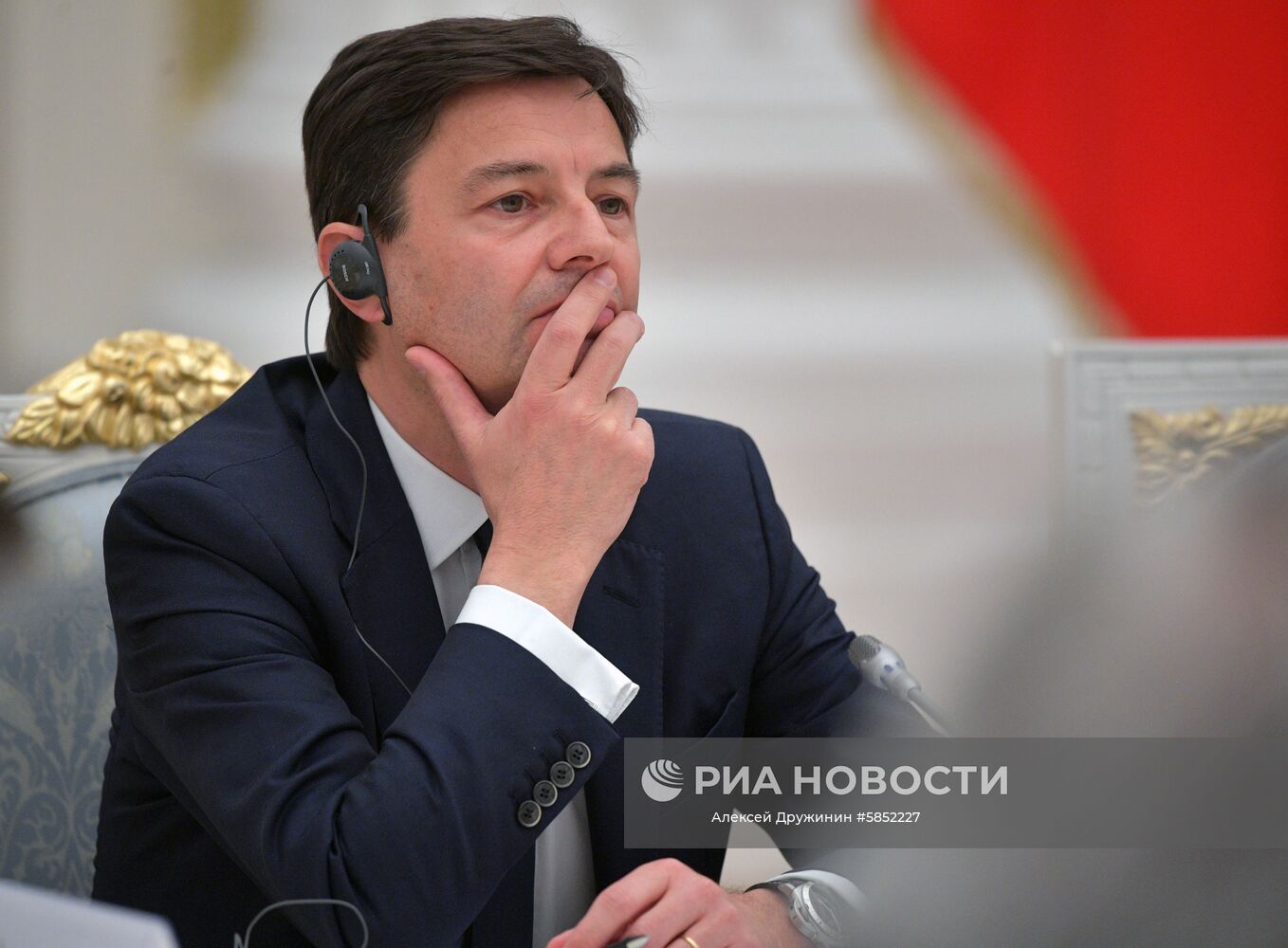 18 апреля 2019. Заместитель главного исполнительного директора, финансовый директор Schneider Electric Эммануэль Бабо во время встречи президента РФ Владимира Путина с представителями деловых кругов Франции. Место: Россия, Москва. Автор: Алексей Дружинин/РИА Новости. Президент РФ В. Путин встретился с представителями деловых кругов Франции