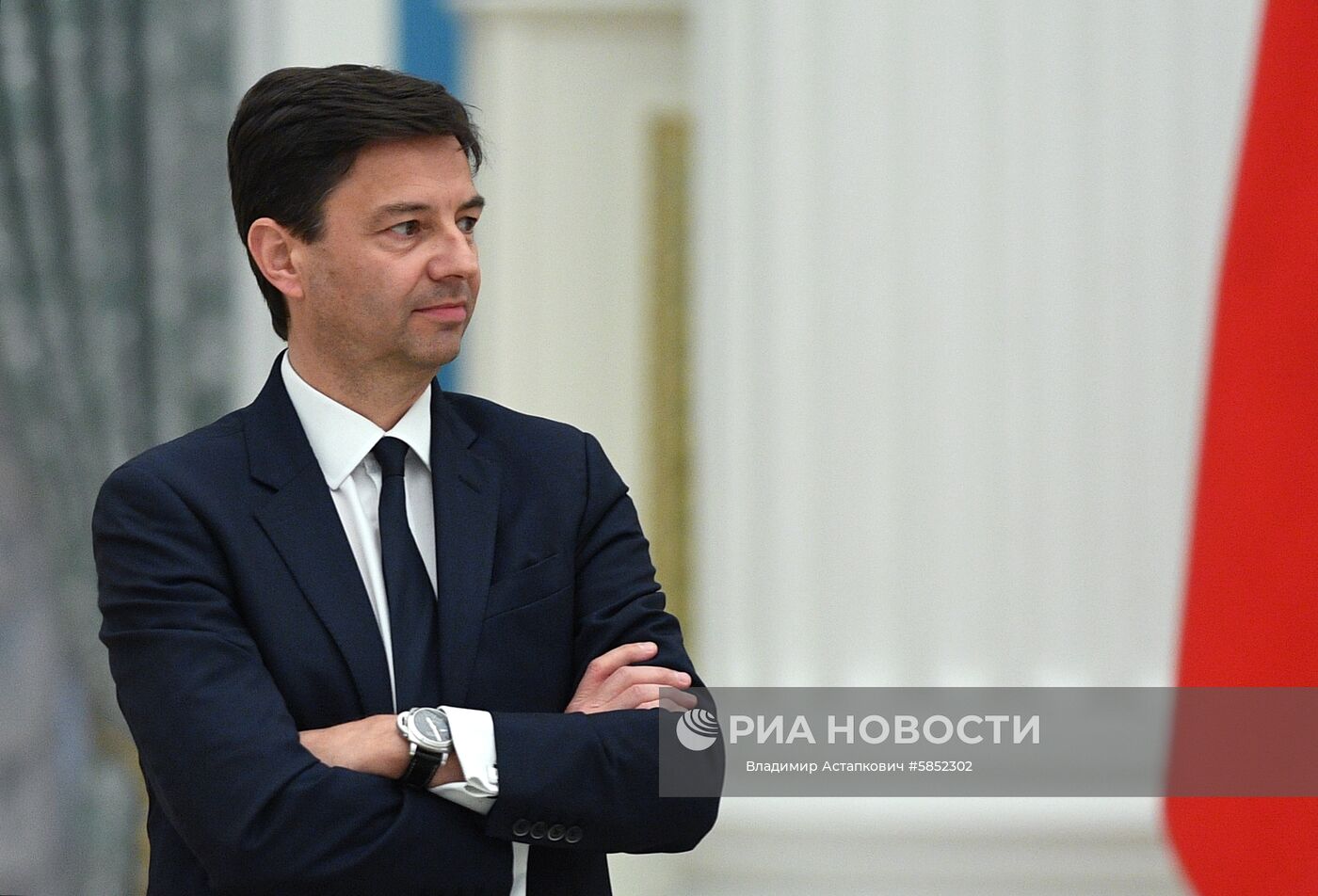 18 апреля 2019. Заместитель главного исполнительного директора, финансовый директор Schneider Electric Эммануэль Бабо перед началом встречи президента РФ Владимира Путина с представителями деловых кругов Франции. Место: Россия, Москва. Автор: Владимир Астапкович/РИА Новости. Президент РФ В. Путин встретился с представителями деловых кругов Франции