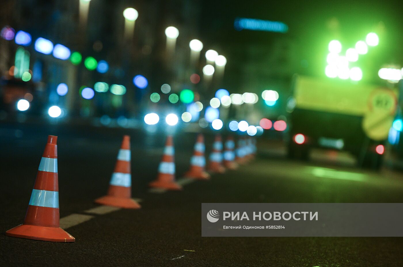 Нанесение временной дорожной разметки на Тверской улице